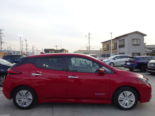 2022 NISSAN LEAF S